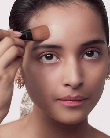 Burberry Matte Glow Cushion 40